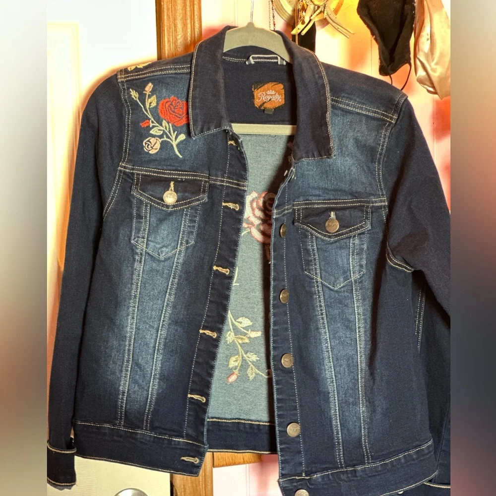 Jean Jacket with Roses - Picture 2 of 4